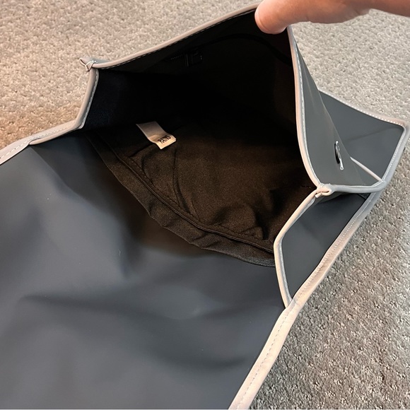 RAINS Backpack Reflective - Picture 9 of 10